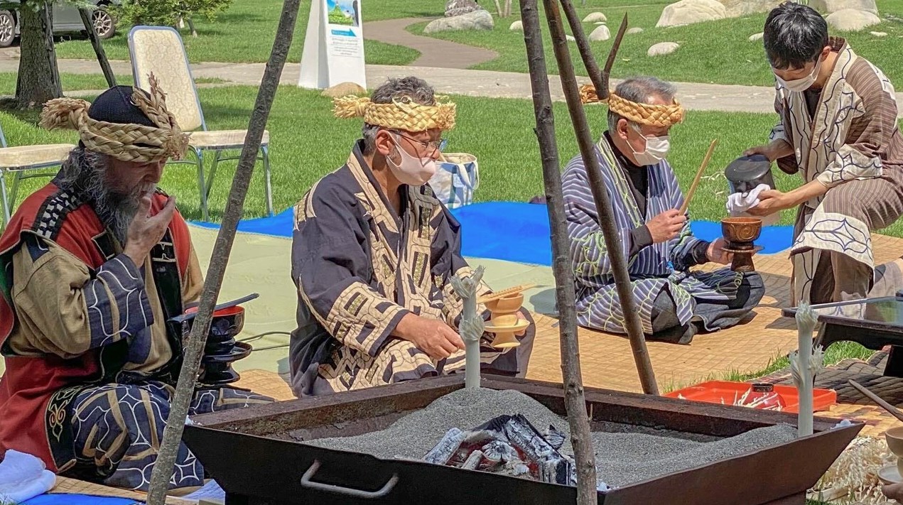 nghi-le-ainu